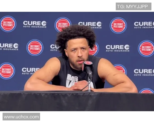 某足球明星在赛后采访中分享了对球队表现的看法与未来目标的展望